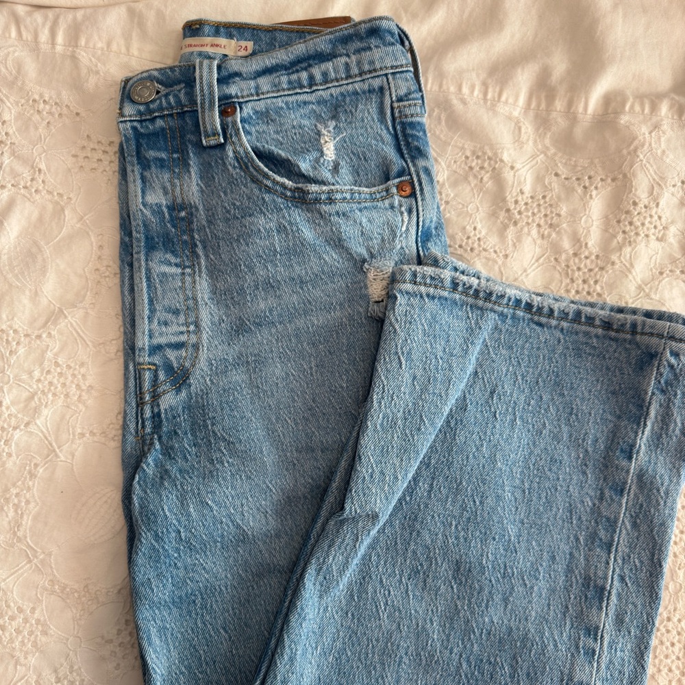 Levi’s blue jeans. Ribcage straight ankle. Size 24. Worn a couple times.